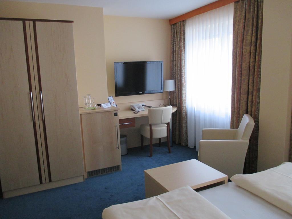 Hotel Apollo Garni เรเกนส์บวร์ก ภายนอก รูปภาพ