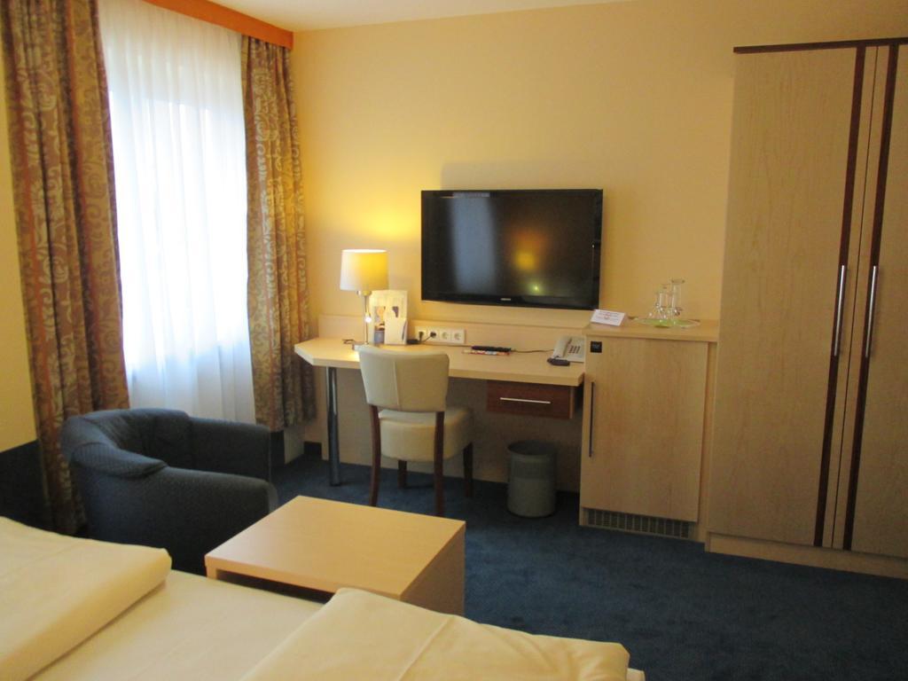 Hotel Apollo Garni เรเกนส์บวร์ก ภายนอก รูปภาพ