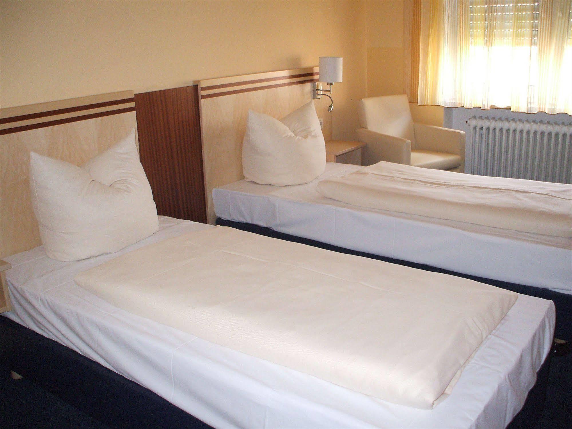 Hotel Apollo Garni เรเกนส์บวร์ก ภายนอก รูปภาพ